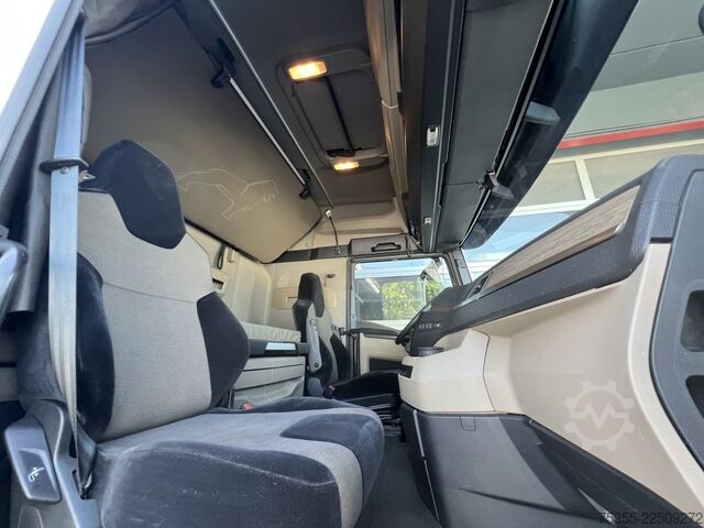 Standard tractor unit MAN TGX 18.510 Kipphydraulik Klima Retarder ACC LED