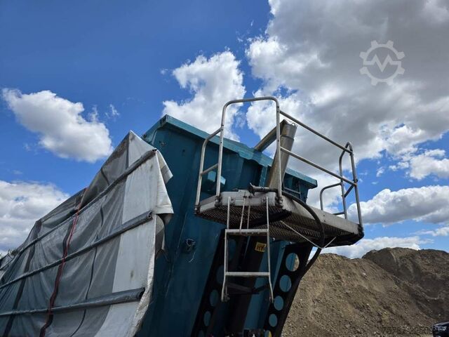 Tipper semitrailer WIELTON ca 49 cbm Getreidekipper Unfall mit Kornschieber