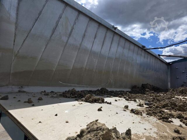 Tipper semitrailer WIELTON ca 49 cbm Getreidekipper Unfall mit Kornschieber
