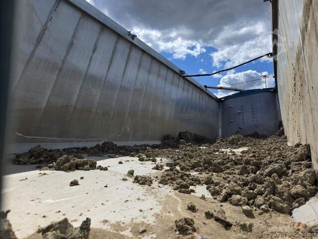 Tipper semitrailer WIELTON ca 49 cbm Getreidekipper Unfall mit Kornschieber