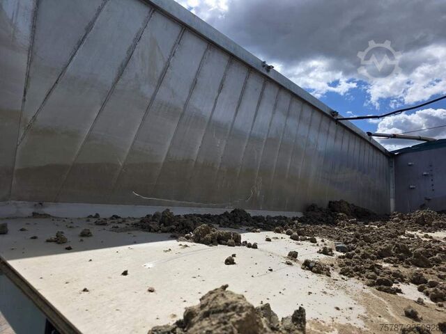 Tipper semitrailer WIELTON ca 49 cbm Getreidekipper Unfall mit Kornschieber