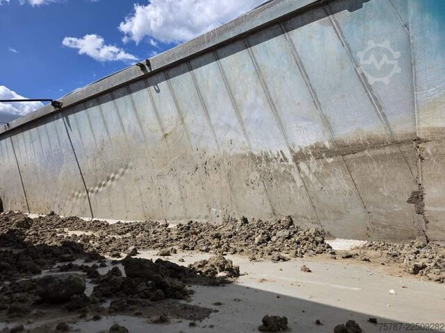 Tipper semitrailer WIELTON ca 49 cbm Getreidekipper Unfall mit Kornschieber