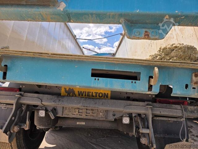 Tipper semitrailer WIELTON ca 49 cbm Getreidekipper Unfall mit Kornschieber