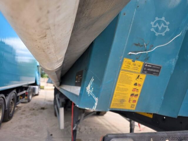 Tipper semitrailer WIELTON ca 49 cbm Getreidekipper Unfall mit Kornschieber