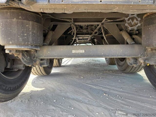 Tipper semitrailer WIELTON ca 49 cbm Getreidekipper Unfall mit Kornschieber