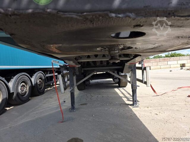 Tipper semitrailer WIELTON ca 49 cbm Getreidekipper Unfall mit Kornschieber