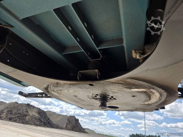 Tipper semitrailer WIELTON ca 49 cbm Getreidekipper Unfall mit Kornschieber