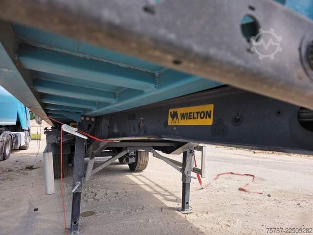 Tipper semitrailer WIELTON ca 49 cbm Getreidekipper Unfall mit Kornschieber