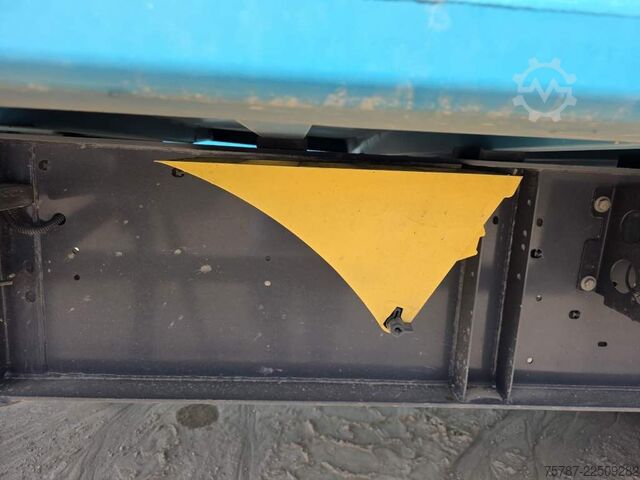Tipper semitrailer WIELTON ca 49 cbm Getreidekipper Unfall mit Kornschieber