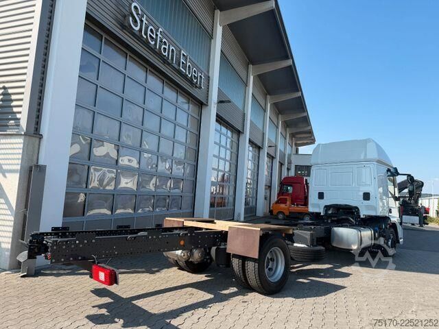 Chassis with cab Iveco Eurocargo ML140E28/P Bett AHK Klima Standheizung