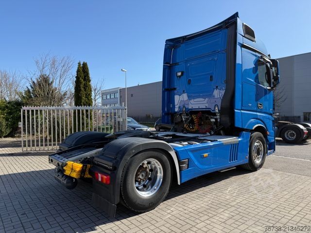 Standard tractor unit MERCEDES-BENZ Actros 2153 LS/Retarder/BigSpace/Navi