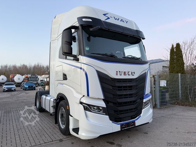 Standard tractor unit IVECO S-Way 480/Intarder/2xTank/Navi/Spoiler