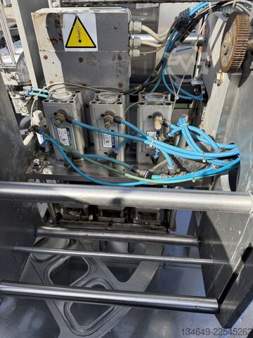 Automatic filling and capping machine Product CZ PAK 5400