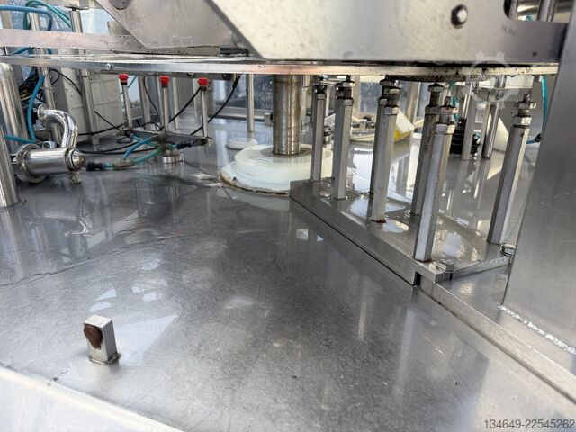 Automatic filling and capping machine Product CZ PAK 5400