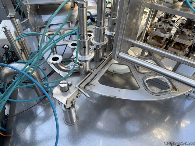 Automatic filling and capping machine Product CZ PAK 5400