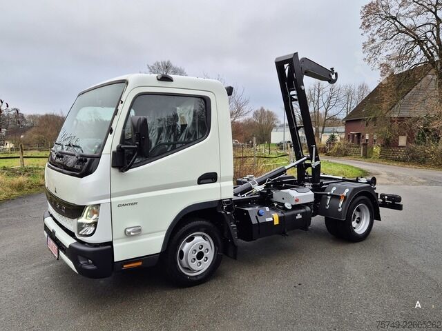 Telehoist load lugger van Fuso 3C15 Duonic Aut.City Abrollkipper AHK 3.5T