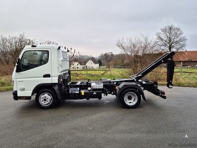 Telehoist load lugger van Fuso 3C15 Duonic Aut.City Abrollkipper AHK 3.5T