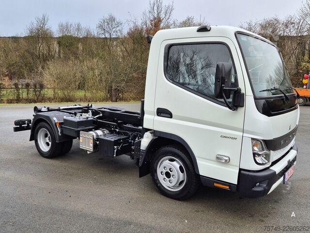 Telehoist load lugger van Fuso 3C15 Duonic Aut.City Abrollkipper AHK 3.5T