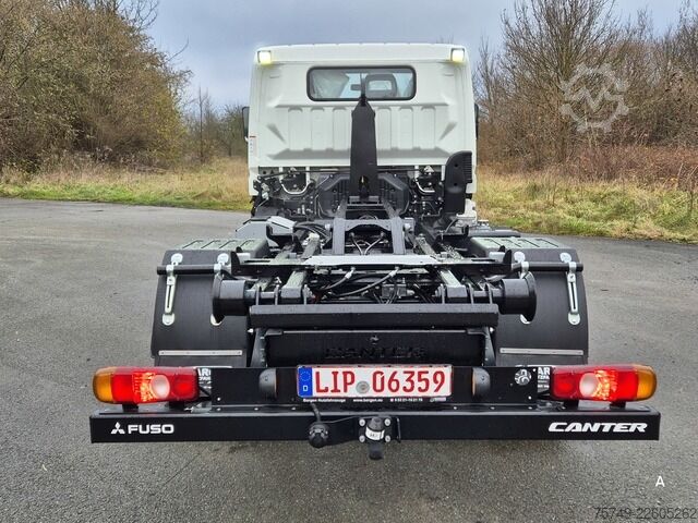 Telehoist load lugger van Fuso 3C15 Duonic Aut.City Abrollkipper AHK 3.5T