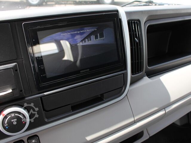 Pick-up van Fuso FUSO 9C18 Canter Alu Pritsche 6m x 2.3m "slim" Verkehrssicherung