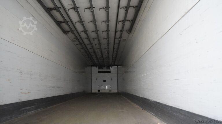 Refrigerated/frozen transport Van Eck 3 AXLE FRIGO WITH MEAT HOOK SYSTEM
