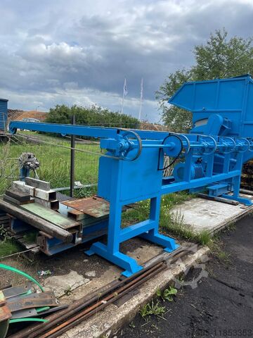 Cross conveyor for boards  
