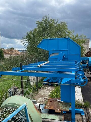 Cross conveyor for boards  