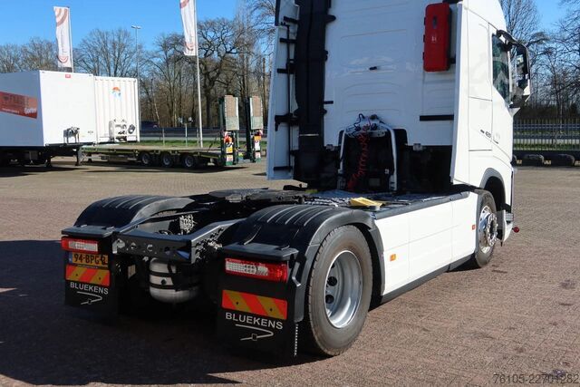 Standard tractor Volvo FH 420 Holland Truck