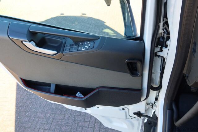 Standard tractor Volvo FH 420 Holland Truck