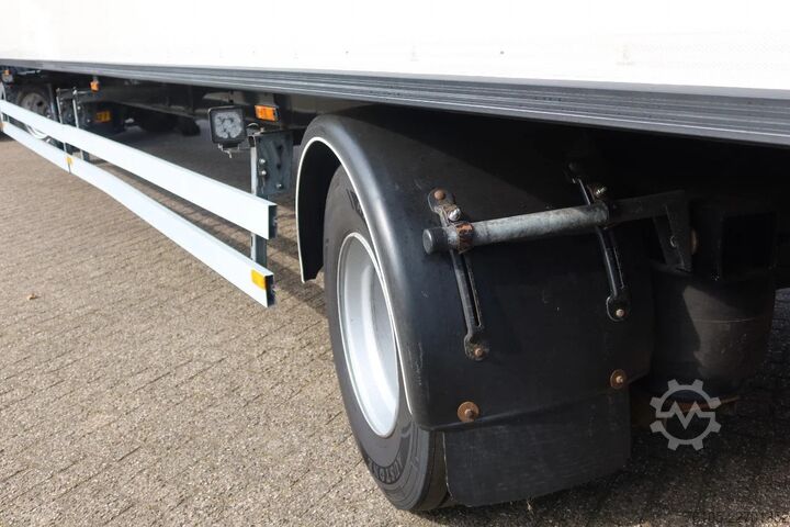 Standard-SZM MAN TGM 15.290 Trekker + Heiwo city trailer geïsole...