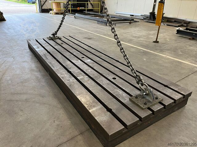 Schwerer Spanntisch mit T-Nuten