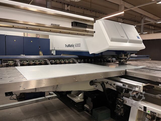 Laserstanzpresse TRUMPF TruMatic 6000 (K06M) Fiber 3000 Watt FMC