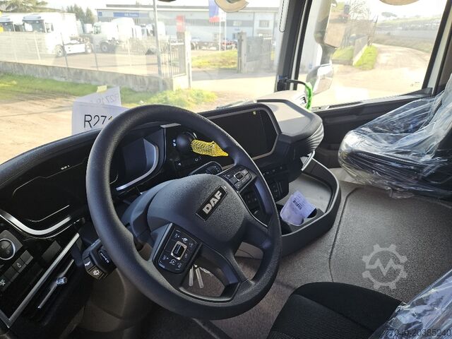 Tipper truck DAF XFC 530 FAD