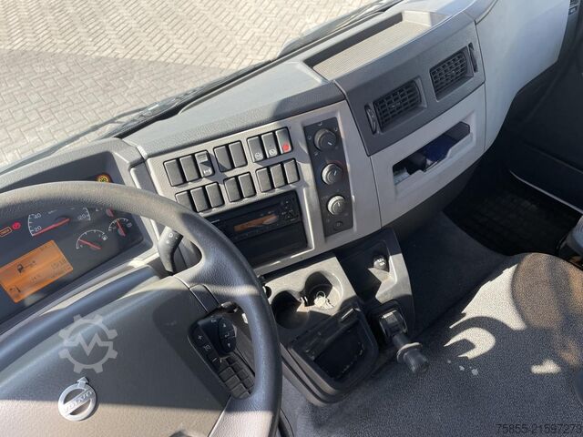 Koffer Volvo FL240 Closed Box / Loading Lift / 157.000 KM