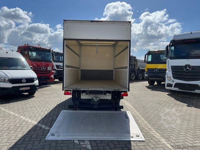 Box van MERCEDES-BENZ Sprinter 316 CDI Standardkoffer LBW 4,4m+LBW