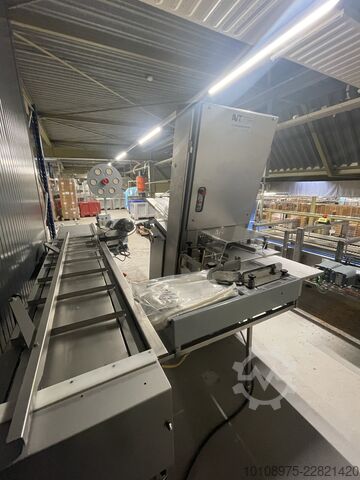 Brot-Schneidemaschine mit Verpackungsmaschine Hoba en AVT b.v. 