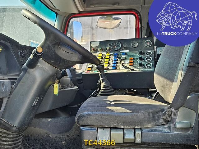 Road sweeper Mercedes-Benz Axor 1828