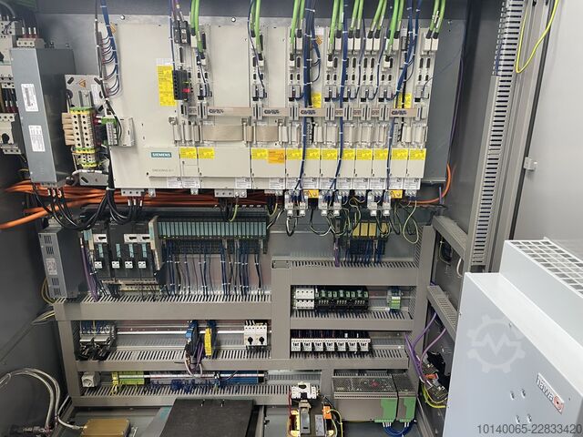 CNC turning machine with bar feeder INDEX C100