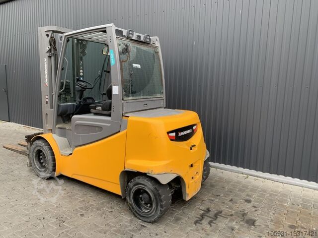 Electric 4-wheel forklift Jungheinrich EFGS40