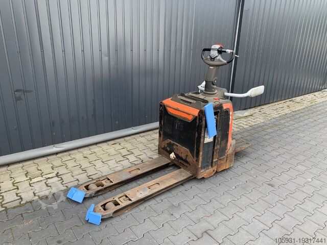 Electric Pallet Truck BT LPE200
