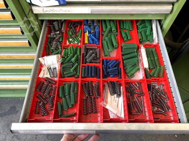 Workshop drawer cabinet with contents LISTA Workshop Drawer Unit with contents