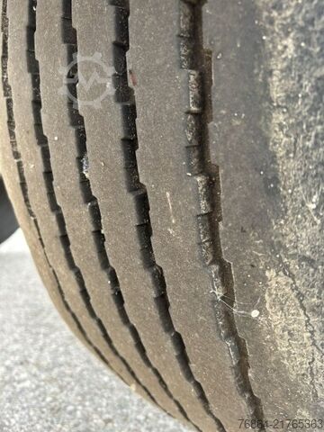 Kofferanhänger Saxas SAXAS, ANHäNGEWAGEN KOFFERAUFBAU MIT HEBEBüHNE