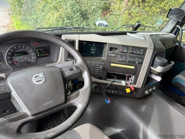 Standard tractor unit VOLVO FM 380