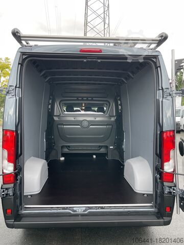 Transporter with crew cab Peugeot Boxer L47H2 Doka 7 Sitzer Mixto/