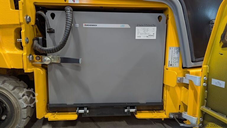 Electric 4-wheel forklift Jungheinrich EFG 320 GE115-350ZZ