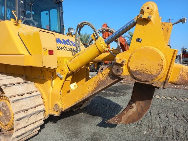 Dozer Komatsu D155A-6R (4 pcs available in Abu Dhabi)