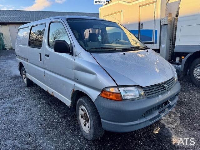 Panel van Toyota Hiace 4WD. Lots of rust. 6 seats!