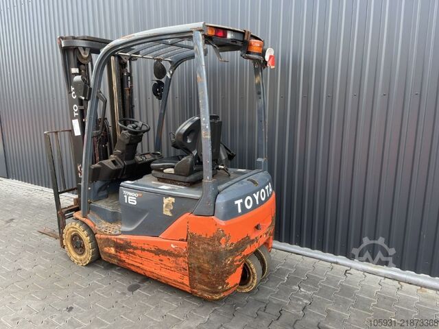 Electric 3-wheel forklift Toyota 8FBE16T