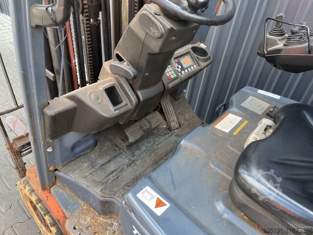 Electric 3-wheel forklift Toyota 8FBE16T