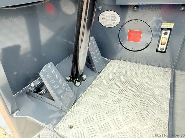 Four-way forklift Combilift CB3000 / TRIPLEX 4900MM / FREE LIFT